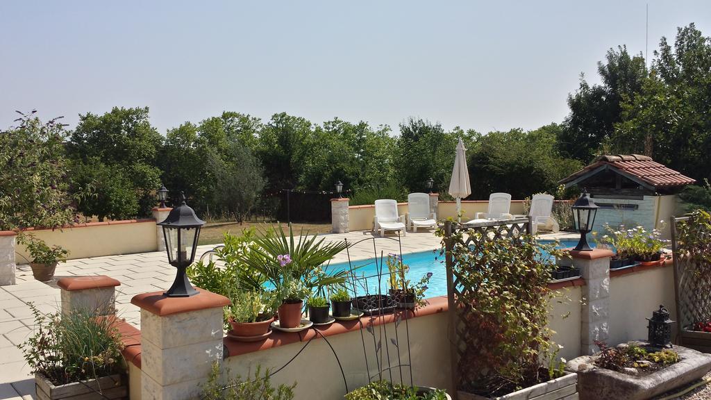 Bed and Breakfast Les Tilleuls Saint-Pe-Delbosc Екстер'єр фото